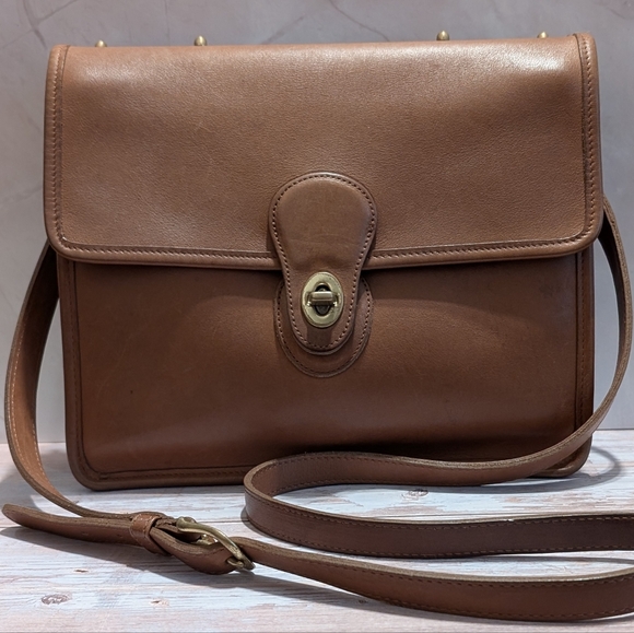 Vintage Coach Willis Leather Crossbody Bag in British Tan - Picture 2 of 16